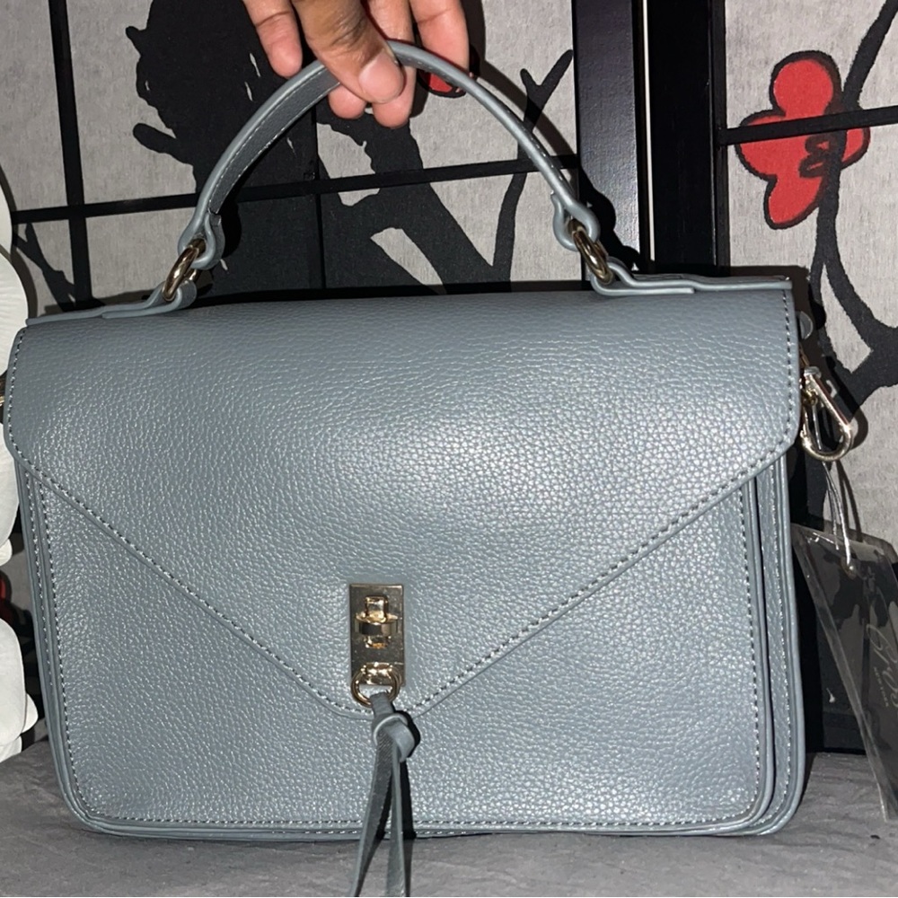 Cute bag, never worn. Not even once